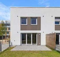 Erstbezug: Reiheneckhaus mit Garten, Dachterrasse und optimaler Anbindung in Augsburg-Kriegshaber