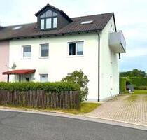 3-Zimmer-Wohnung mit Garten und 2 Carport-Stellplätze - Neumarkt in der Oberpfalz Altenhof