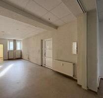 Vielseitige Büro- oder Praxiseinheit (ehem. Physiotherapie) preiswert zu vermieten! - Zwickau Neuplanitz