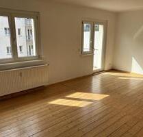 Schöne 3,5-Zimmer-Wohnung mit großem Balkon! - Naumburg (Saale)