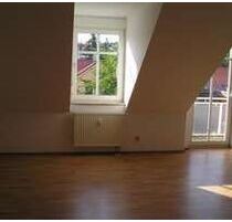 Plauen-City - 2 Zimmer-DG-Wohnung mit EBK, Balkon & Aufzug!