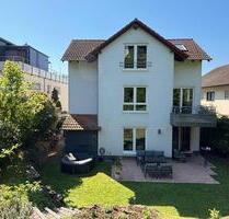 Zentrale und moderne Doppelhaushälfte mit großem Garten - Wiesloch