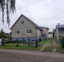 Einfamilienhaus mit Garage und Nebengelass - Velten