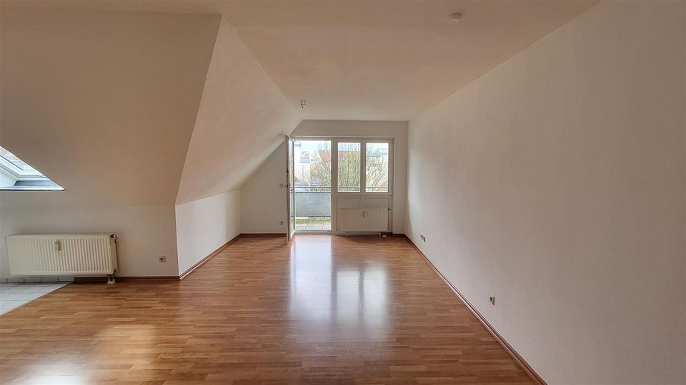 NEU * 1 Raum Dachgeschosswohnung in Weißig * Balkon * Abstellkammer * Stellplatzoption und mehr! - Dresden Schönfeld-Weißig