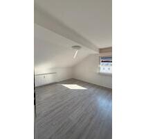 Schöne DG-Wohnung in Dellwig - 595,00 EUR Kaltmiete, ca.  50,00 m² in Essen (PLZ: 45357) Stadtbezirk IV