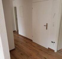 Lichtdurchflutete 4-Zimmer-Wohnung mit großem Balkon & Garage - Leonberg