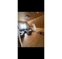 3 Zimmer Dachgeschoss Wohnung - 760,00 EUR Kaltmiete, in Neumarkt in der Oberpfalz (PLZ: 92318) Altenhof