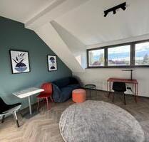 Unbefristeter Mietvertrag ! Sonniges Studio im Dachgeschoss. 1290 € all-in-Miete - Berlin Tempelhof-Schöneberg