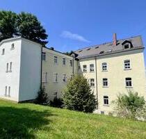6-Zi.-Whg., 2 Bäder mit Wanne, 3 kostenl. Stellplätze, große Wiese - Lengenfeld