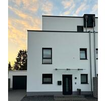 Attraktive + moderne Doppelhaushälfte in Bornheim-Hersel