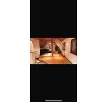 Helle 3 Zimmer wohnung DG - 1.380,00 EUR Kaltmiete, ca.  72,00 m² in Stuttgart (PLZ: 70437) Mühlhausen