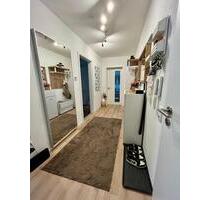 Große 2 Zimmer Wohnung mit Kamin, Einbauküche, Balkon in Augsburg