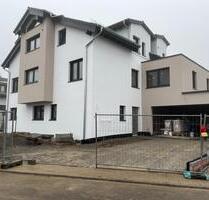 Moderne NEUBAU 3-Zimmer EG-Wohnung mit Terrasse und Gartenanteil - Neulingen