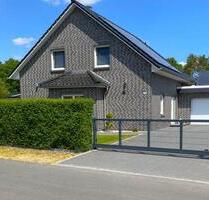 Modernes Einfamilienhaus mit Garage und PV- Anlage - Brietlingen