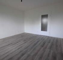 +++ Zum Einzug bereit! Renovierte 3-Raumwohnung mit Wanne und Balkon +++ - Nienburg (Weser)