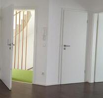 Moderne, hochwertige 4 Zimmerwohnung in 3 Familien Haus - Malsch