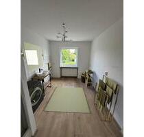 Lichtdurchflutete 2-Raum Wohnung Renoviert, offene Küche + Garten - Weißenfels