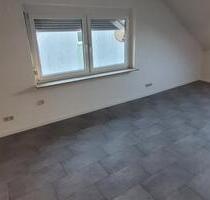 Schöne, sonnige und helle 2-Zimmer DG-Wohnung mit Einbauküche - Hildrizhausen