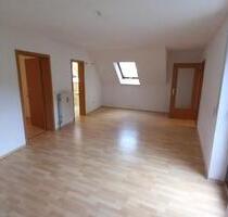 Helle 2 Zimmer Wohnung mit Balkon in oberer Stadt - Landau an der Isar