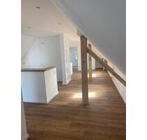 Charmante 2-Zimmer-Dachgeschosswohnung mit Balkon - Bad Abbach