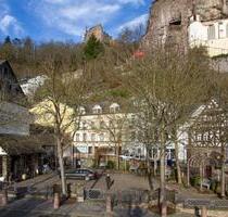 IDAR-OBERSTEIN: Sonnige Dachgeschoss-Wohnung an der Felsenkirche