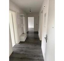 Helle 4-Zimmer-Wohnung – zentral, renoviert, sofort verfügbar - Böblingen