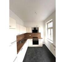 Leipzig Ost: gepflegte Wohnsiedlung, Bad mit Wanne, Einbauküche, Balkon