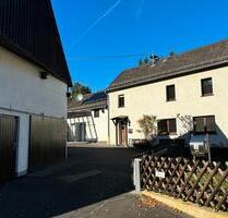 ehem. Bauernhaus mit großem Nebengebäude in Ringnähe - Ettringen