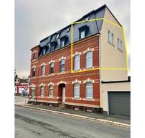 Gemütliche 2-Zimmer-Maisonettewohnung in gepflegtem Mehrfamilienhaus – frisch renoviert mit Einbauküche - Oelsnitz (Vogtland)