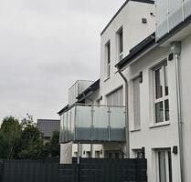 Helle 2-Zimmer-Wohnung mit Balkon, Aufzug und Tiefgarage - 70qm - Schloß Holte-Stukenbrock