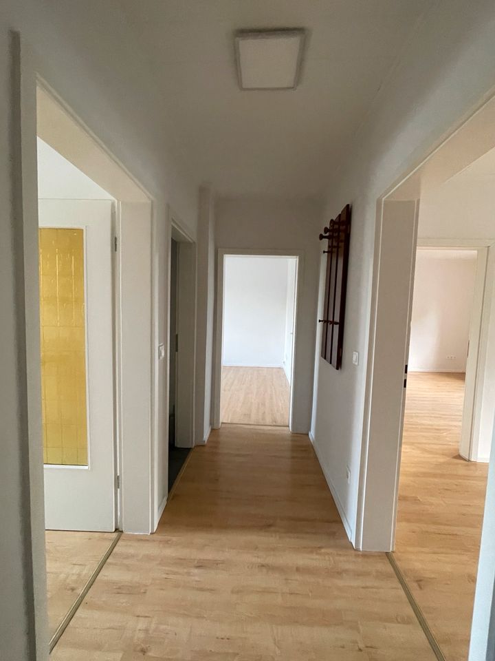 1 OG Wohnung in Quettingen - 900,00 EUR Kaltmiete, ca.  70,00 m² in Leverkusen (PLZ: 51381) Bergisch Neukirchen