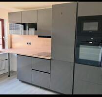 Helle frisch renovierte 2-Zimmer Wohnung mit EBK, Carport, Garten - Rühen