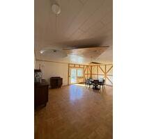 Grossräumige 4 Zimmer Wohnung - 1.300,00 EUR Kaltmiete, ca.  169,00 m² in Usingen (PLZ: 61250)