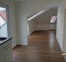 Helle 3‑Zimmer‑Wohnung (72,9 m²) mit Einbauküche, Balkon & Keller – komfortables Wohnen im Dachgeschoss! - Villingen-Schwenningen
