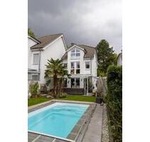 U72-Anbindung Haus mit Pool auf Privatstraße in direkter Wald- und Parklage - Düsseldorf Stadtbezirk 6