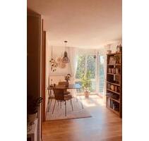 Schön helle 2-Zimmer- Wohnung mit Balkon zur Zwischenmiete - Leipzig Süd