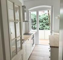 Lichtdurchflutete 3-Zimmer Altbauwohnung mit EBK & Balkon ins Grüne - saniert - Stuttgart Stuttgart-Mitte