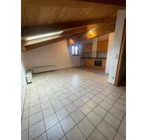 Dachgeschosswohnung mit Balkon - 800,00&nbsp;EUR Kaltmiete, ca.&nbsp; 70,00&nbsp;m&sup2; in Chieming (PLZ: 83339)