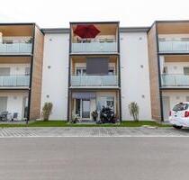 Neuwertig mit EBK und Terrasse: 1-Zi EG Wohnung mit gehobener Innenausstattung in Nittenau