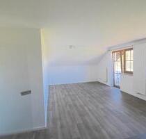 Schmatzhausen - Wunderschöne frisch sanierte, helle 4 Zimmerwohnung zum (fast) Erstbezug - Hohenthann