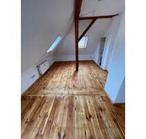 Attraktive Altbauwohnung mit Balkon und Kaminofen - Cottbus Brunschwig