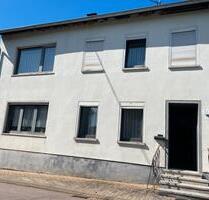 Altes Bauernhaus mit Garage, Scheune und großem Grundstück - Zerf