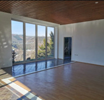 v. privat: 2­-Zimmer-Whg 151 m² Wfl. in EFH in ruhiger Höhenlage, - Altena