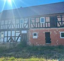 Sanierungsbedürftiges Mehrfamilienhaus in Germerode - Meißner