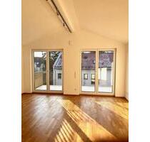 Sonnige 4 Zi DG Wohnung+Büro Hobbyraum,2 Bäder, Wohnk. inkl. EBK, großer Balkon! München-Aubing