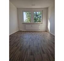 Hier entsteht eine neue sanierte 2 - Raumwohnung 42 m² mit Balkon und Aufzug, verfügbar ab 01.12.25! - Glauchau