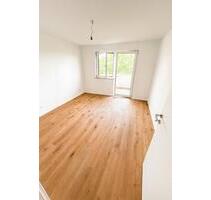 Erstbezug nach Sanierung: Geschmackvolle 2-Zimmer-Wohnung mit Bal - Puchheim