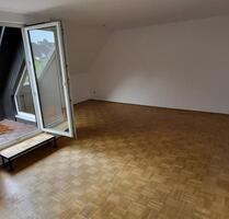 Attraktive und gepflegte 2-Zimmer-Dachgeschosswohnung mit Balkon - Krefeld Benrad