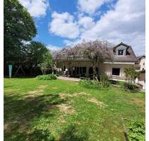 2-Fam.-Haus mit schönem Garten direkt am Waldrand - Roth