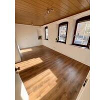 Helle 3-Zimmer-Wohnung mit Einbauküche und Garten im Zentrum von Neustadt Aisch - Neustadt an der Aisch